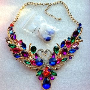 Stunning necklace & earring set.